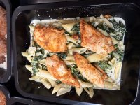Penne s kuřecím masem a smetanovým špenátem